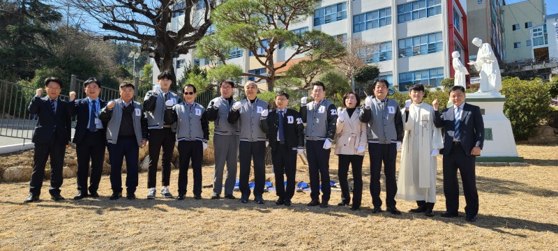 교목기념식수_2.jpg