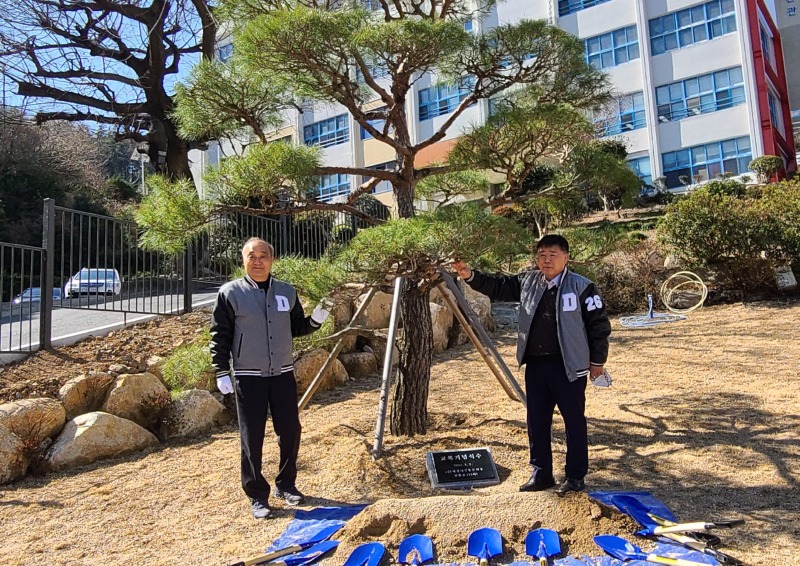 교목기념식수_4.jpg